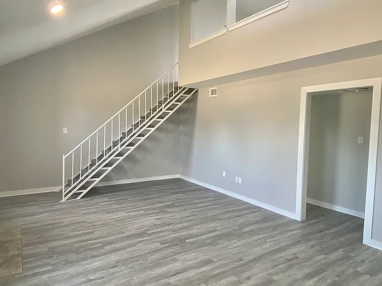 6824 NW Willow Springs Dr — Photo 5