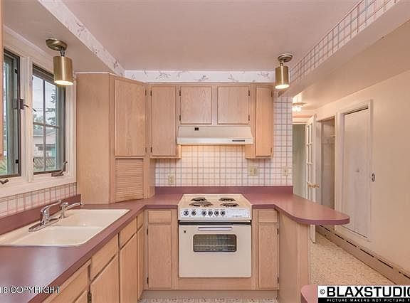 4th image of 315 Farewell Ave