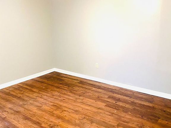 4th image of 742 Saint Martins Dr