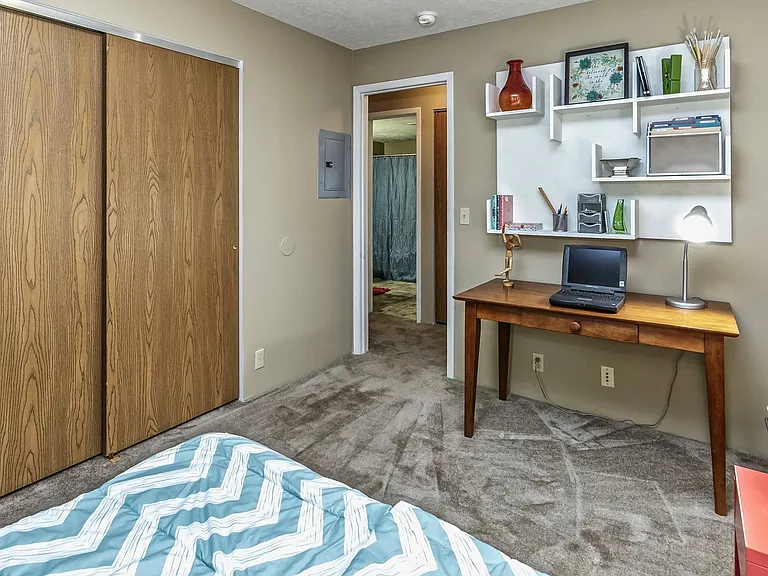 Fox Valley Apartments — Photo 17