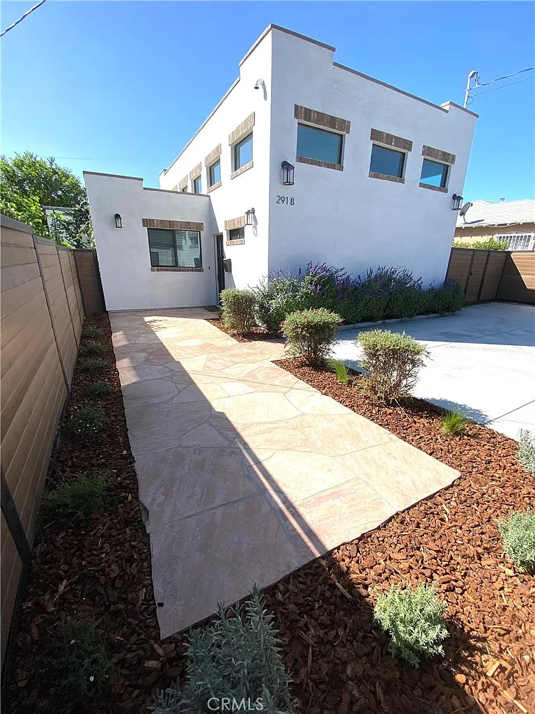 2 bed, 1100 sqft, $3,100 — Photo 2