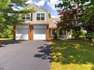 8 Barmouth Ct, Somerset, NJ 08873