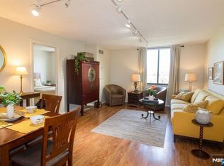 1033 Harmon Cv, Secaucus, NJ 07094