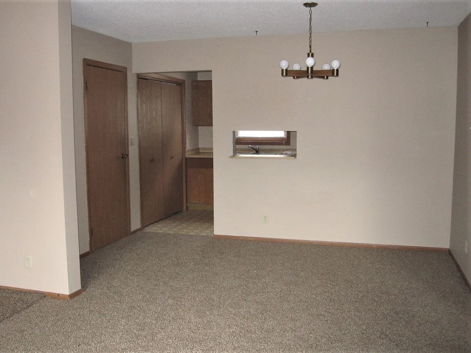 2 bed, 750 sqft, $1,250 — Photo 4