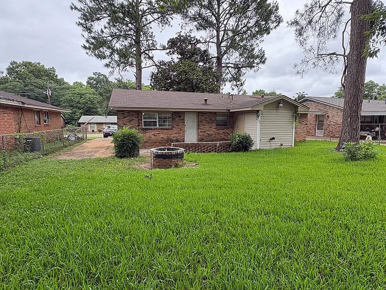 233 Dyas Dr — Photo 13