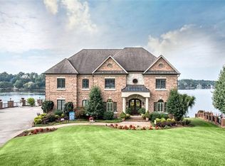 55 River Pointe Dr, Hickory, NC 28601