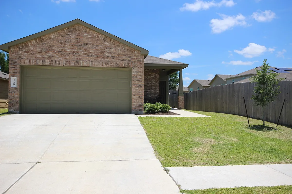Building Photo - 5709 Levenwood Ln