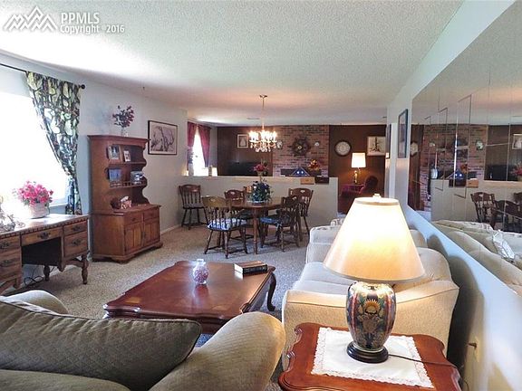 Spacious Living Room!