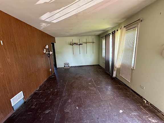 3rd image of 2228 Shawnee Rd