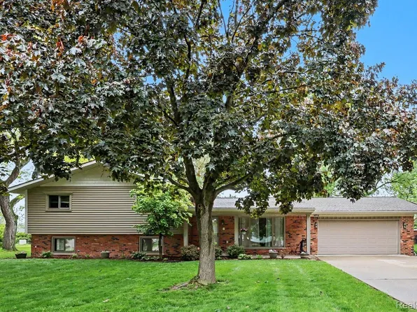 13555 Terry Dr, Shelby Township, MI 48315