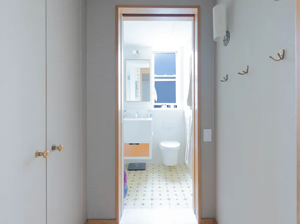 210 West 19th Street image 6 of 12