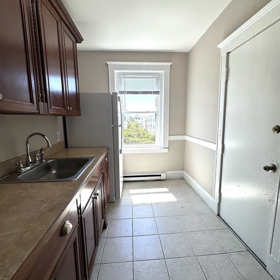 1 bed, 1.0 bath, 699 sqft, $1,900 — Photo 2