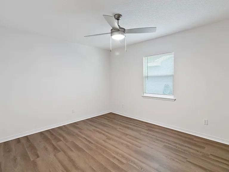 229 Montana Ave — Photo 7