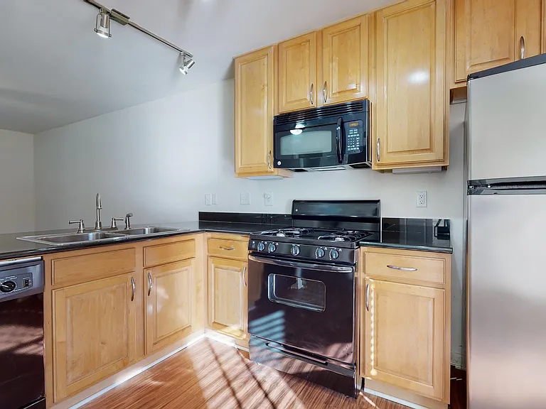 Gayton Pointe Townhomes — Photo 9
