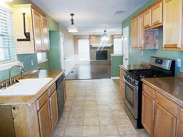 1st image of 1821 Elmhurst Dr
