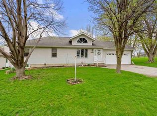 804 W 2nd St, Washington, IA 52353