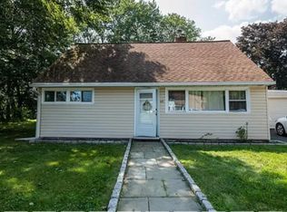 69 Seaver Cir, Bridgeport, CT 06606