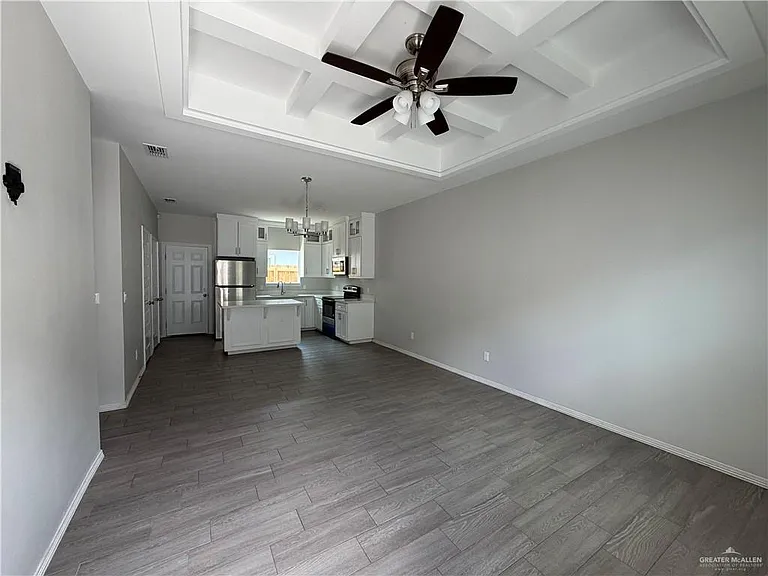 909 Deluxe St #4 — Photo 2