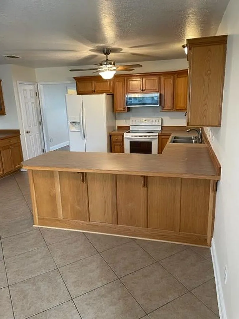 Convenient D'Iberville Location | 3 Bedrooms | 2 Bathrooms | Fenced Yard — Photo 3