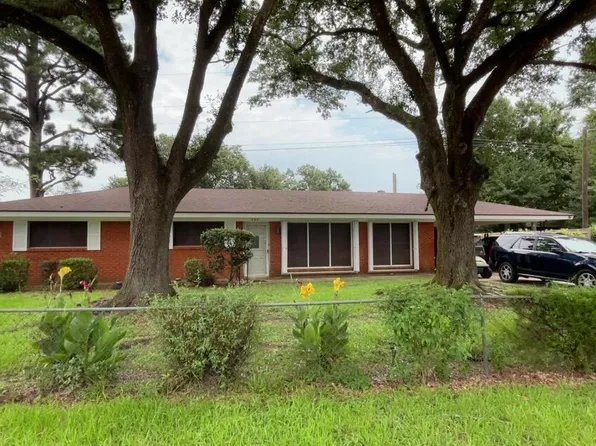 325 Elmore St, Saint Martinville, LA 70582