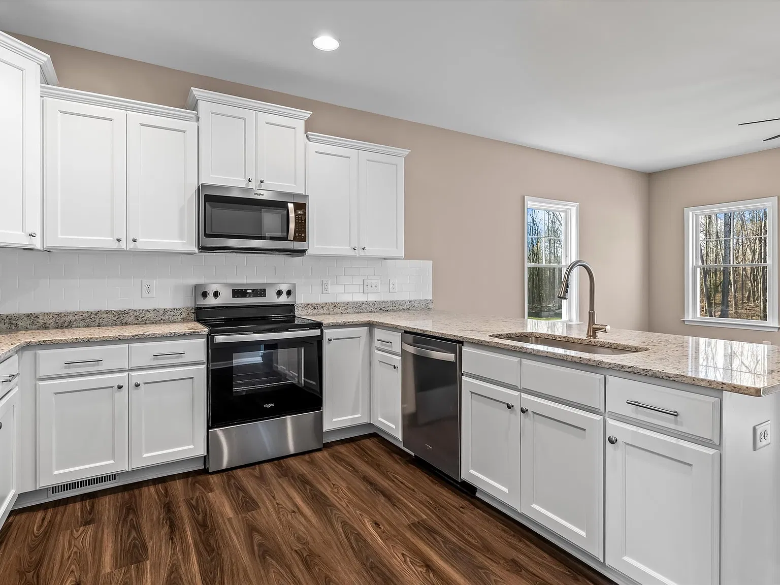 4 bed, 3.5 bath, 2340 sqft, $2,995 — Photo 4