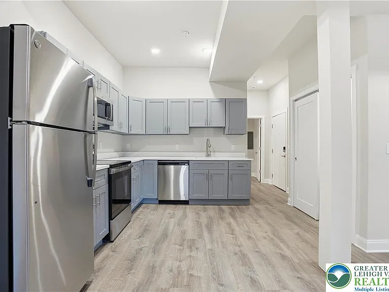 109 S Centre St #3 — Photo 6