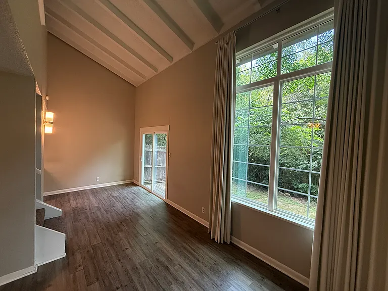 5303 Lovell Ave — Photo 4