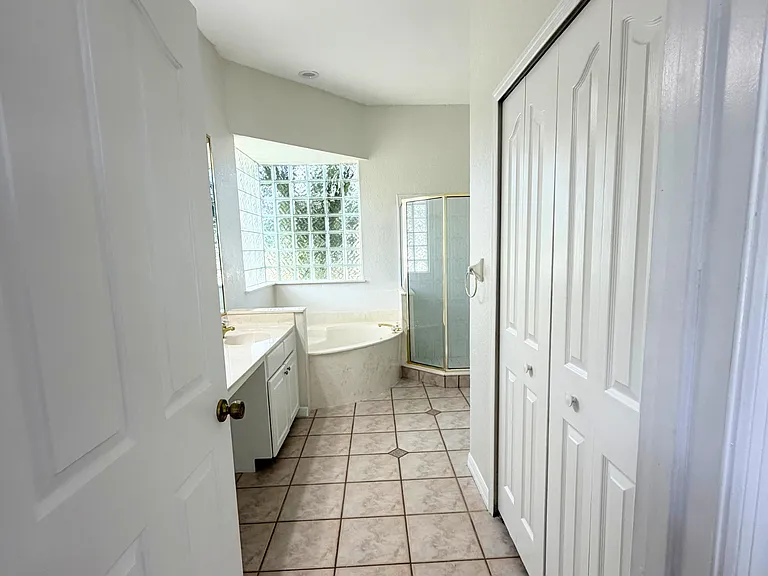 1722 Markham Glen Cir — Photo 8