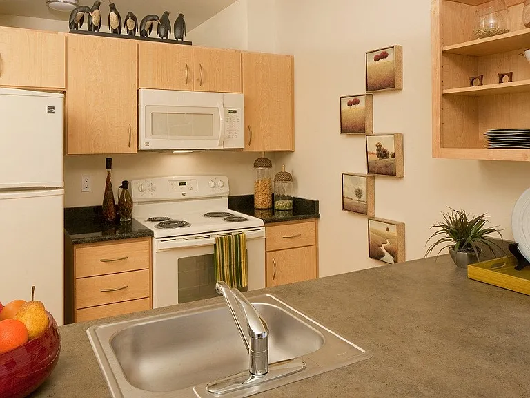 Ramona Apartments — Photo 10