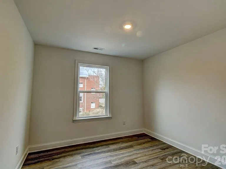 340 Hudson St — Photo 9