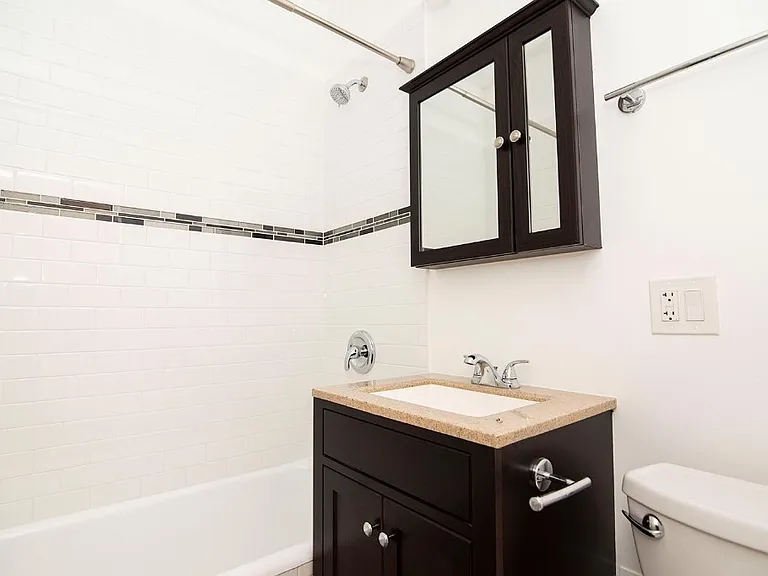 646-48 W Roscoe St #646-3N — Photo 7
