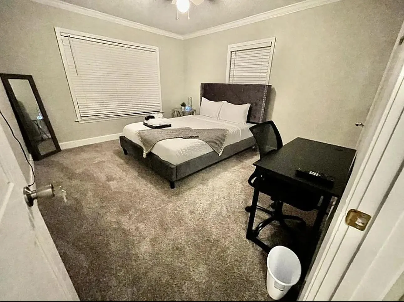 3 bed, 2.0 bath, 1300 sqft, $1,139 — Photo 1