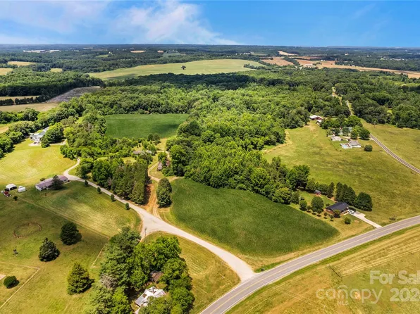 112 Pierce Bluff Dr, Statesville, NC 28625