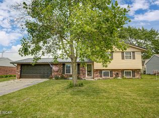 1202 N Murray St, Wapakoneta, OH 45895