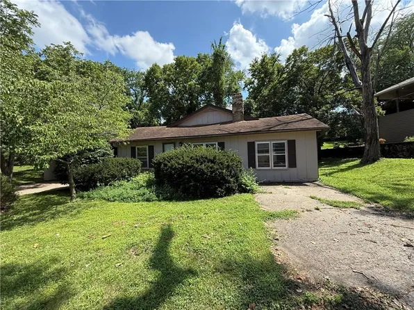 38 Clipper Dr, Lake Tapawingo, MO 64015