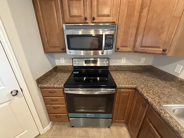 999 Village River Ln #B8 — Photo 8