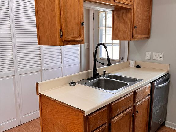 4th image of 465 Babbitt Rd
