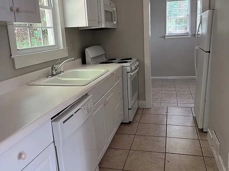 3 Bedroom / 2 Bathroom House in Glen Iris — Photo 2