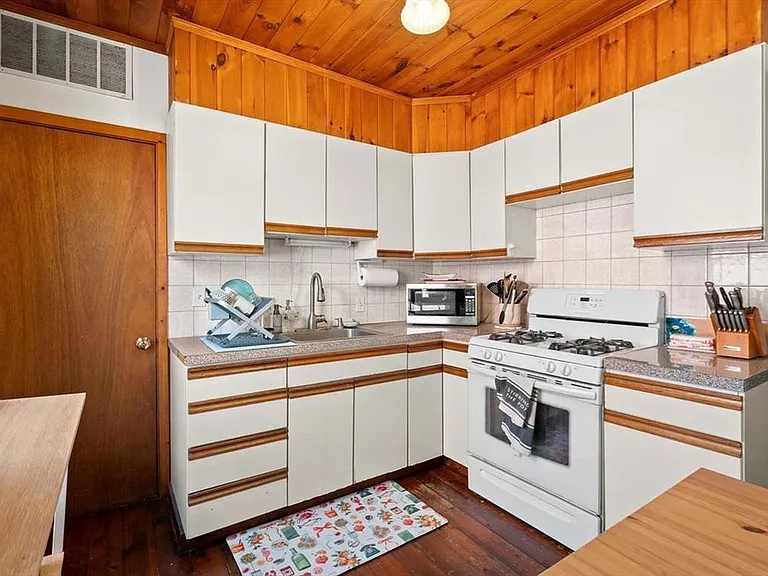 35 Eustis St #2 — Photo 5