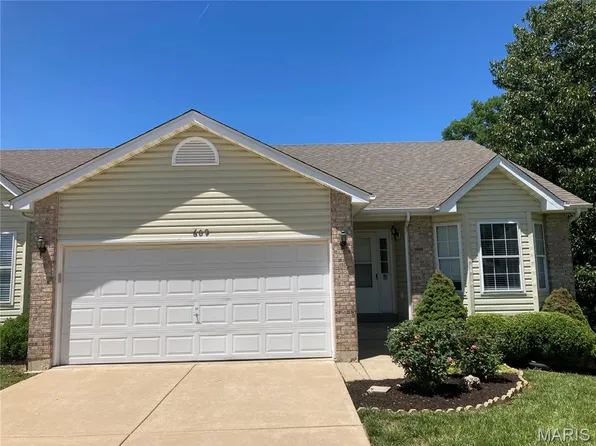 609 Meadowview Ct, Warrenton, MO 63383