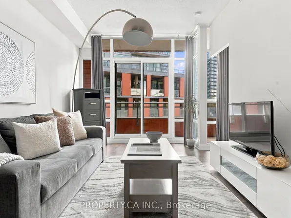 15 Bruyeres Mews #503, Toronto, ON M5V 0A7