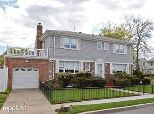 15604 Laburnum Ave, Flushing, NY