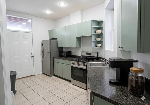 1329 N Artesian Ave #1 Photo 1