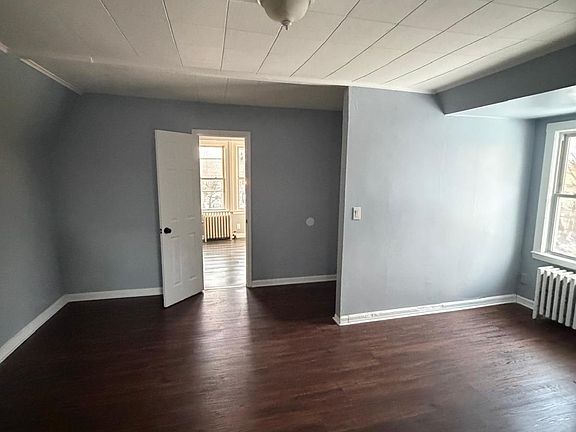 5th image of 146 Myrtle Ave Floor 1
