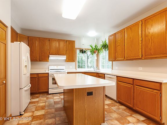 2nd image of 829 Tylerton Cir