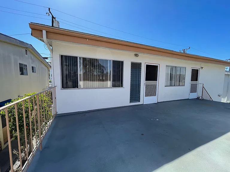 21023 Ladeene Ave #D — Photo 11