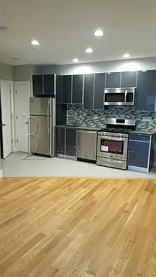Rented by Bouklis Group | media 13