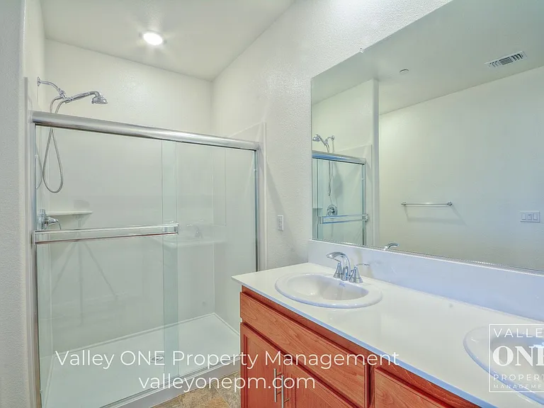 933 Tipton Ln — Photo 37