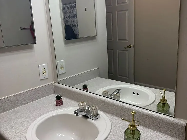 Chelsea Court Apartments — Photo 32