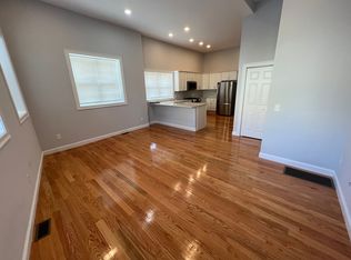 128 Cross St #1R, Somerville, MA 02145